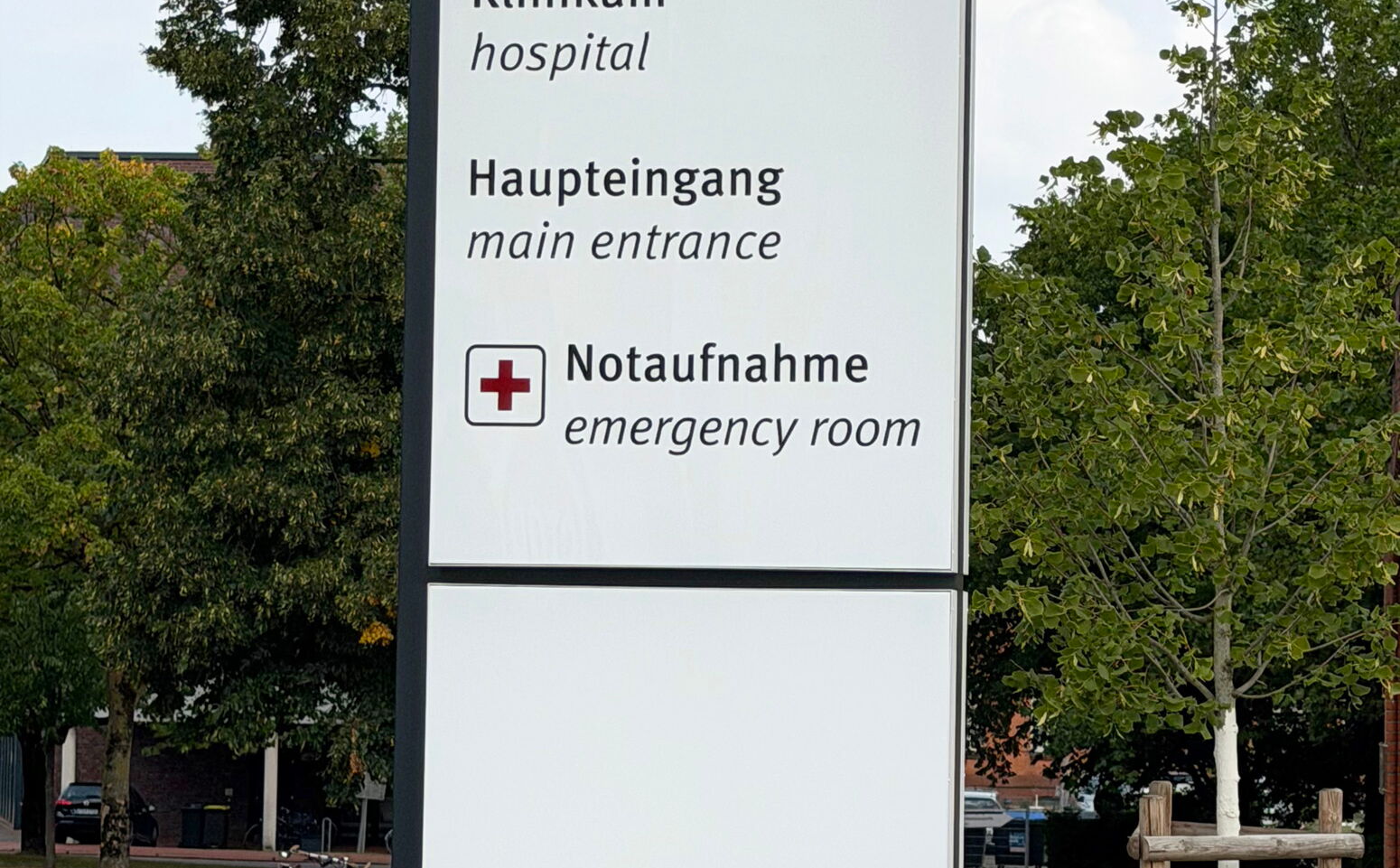 Bild Stele an der Straße